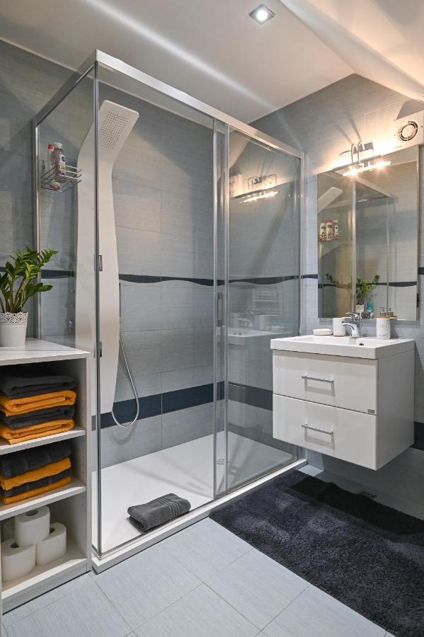 Stros With Private Sauna